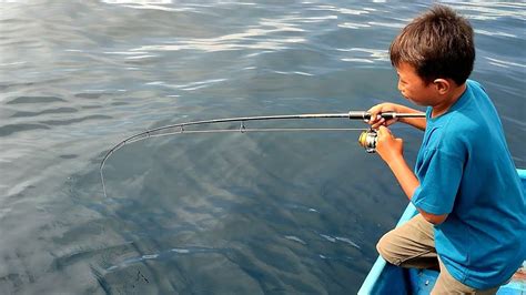 Bocil Pertama Kali Pegang Joran Mancing Bersama Angler Dari Kalimantan