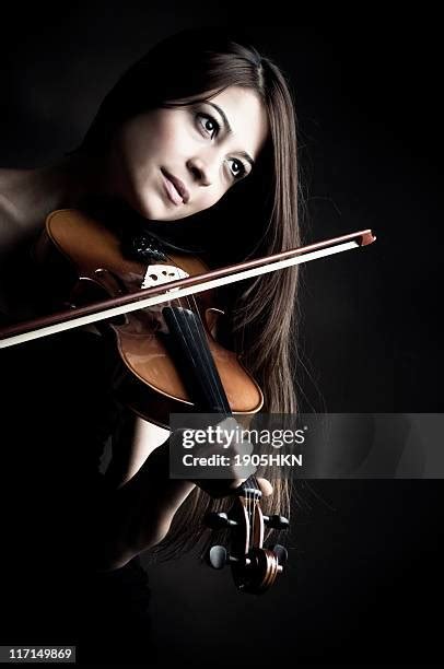 530 Violin Soloist Stock Photos, High-Res Pictures, and Images - Getty Images