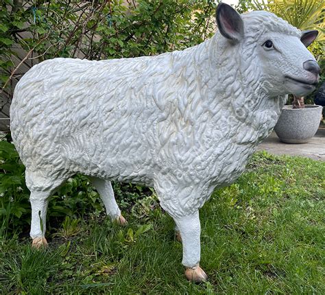 Deko Schaf Figur für den Garten lebensgross 106 cm lang