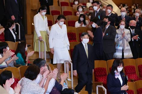 両陛下と愛子さま、ウィーン少年合唱団鑑賞 団長ら気遣う言葉も [写真特集3 3] 毎日新聞