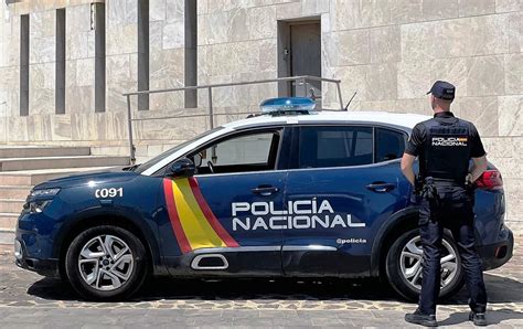 La Policía Nacional Desaloja 60 Viviendas Okupadas En Un Edificio De