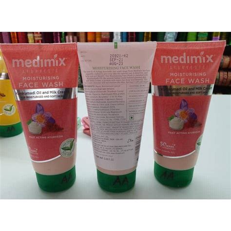 Medimix Ayurvedic Moisturising Kumkumadi Oil And Milk Cream For