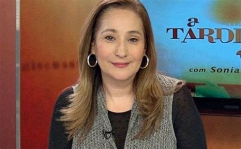 Pornografia Sônia Abrão publica nude e alega ter sido hackeada