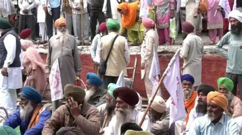 In Punjab S Batala Farmers Body Holds Protest Against Centre State