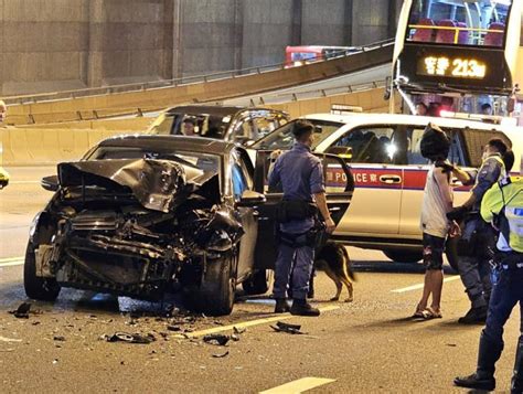 私家車疑收掣不及撞警車 男司機拒作呼氣測試、男乘客藏毒同被捕 星島日報