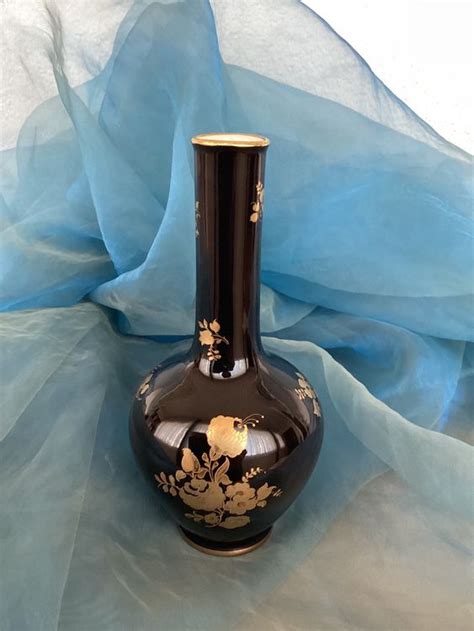 Langenthal Schwarze Porzellan Vase Mit Golddekor Kaufen Auf Ricardo