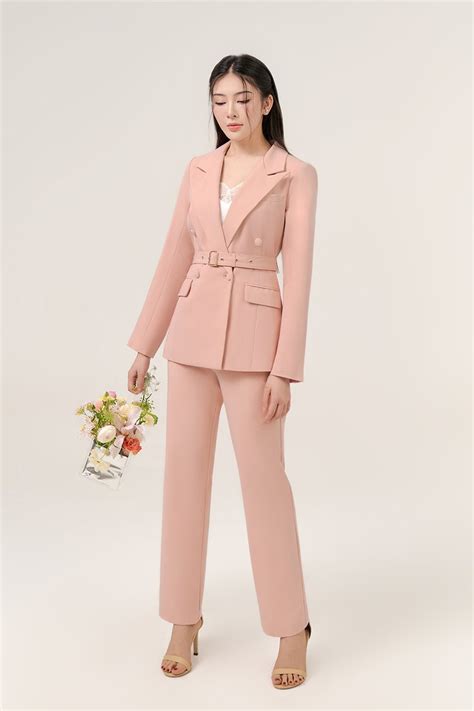 Yeri Slim Fit Pants In Nude Pink Chello