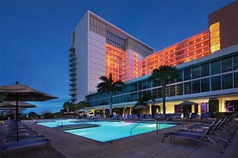 Check out Marriott's Crystal Shores®, Marco Island, Florida | Traveller Direct