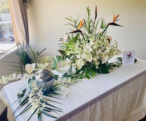 Tropical Urn Arrangement Th Hole In Paradise Table Decorations