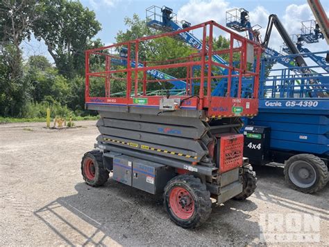 Skyjack Sj Ft X Dual Fuel Scissor Lift In St Charles