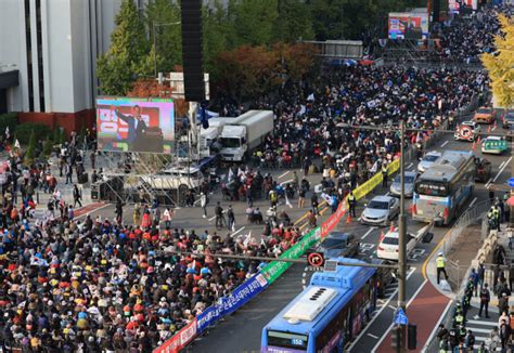 주말 서울 도심서 2만명 대규모 집회세종대로·남대문로 교통혼잡 예상 서울경제