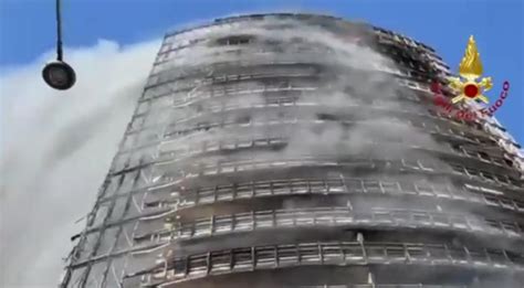 Incendio Torre Dei Moro A Milano Analisi Sul Sistema A Cappotto