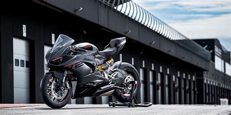 全新暗黑塗裝上身2024年式Ducati Panigale V2將於今年第三季開始推出 SUPERMOTO8