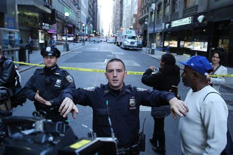 Police Seek Suspects In Manhattan Jewelry Store Robbery The New York Times