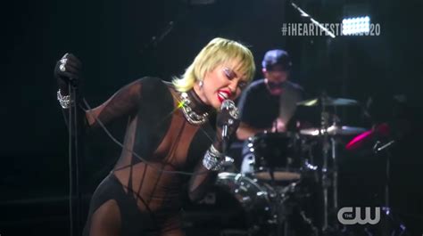 Miley Cyrus Covers Blondie's "Heart Of Glass" At iHeartRadio Festival ...