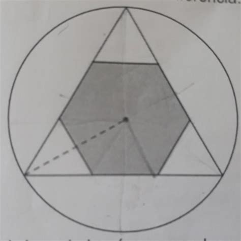 11 A figura abaixo mostra um triângulo equilátero inscrito em uma