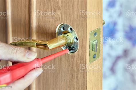 Do It Yourself Repair Of Push Door Handle On Interior Door Tightening ...