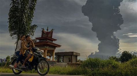 Gunung Sinabung Meletus Abu Vulkaniknya Sampai Ke Aceh