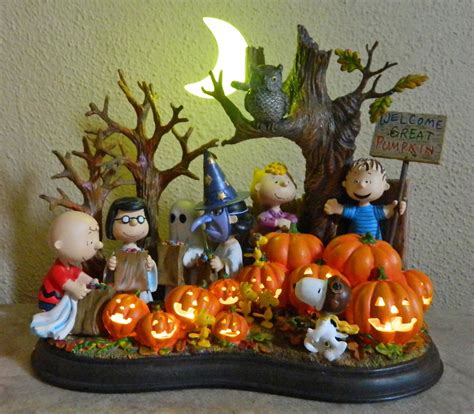 Snoopy Peanuts Charlie Brown Danbury Mint Lighted Great Pumpkin