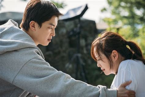 Yeon Woo Jin Gently Comforts Gugudans Kim Sejeong In I Wanna Hear