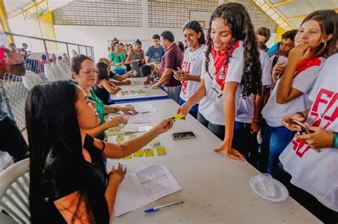 Mil Carteiras De Estudante Gratuitas S O Entregues Para Alunos Da