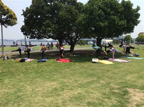 山下公園日曜朝のデトックスヨガ ヨガcom