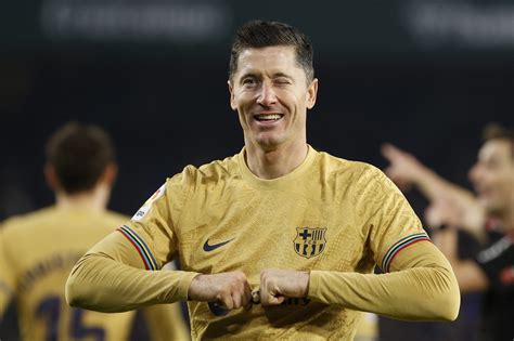 Robert Lewandowski wrócił po pauzie i dobił Betis Potężna przewaga