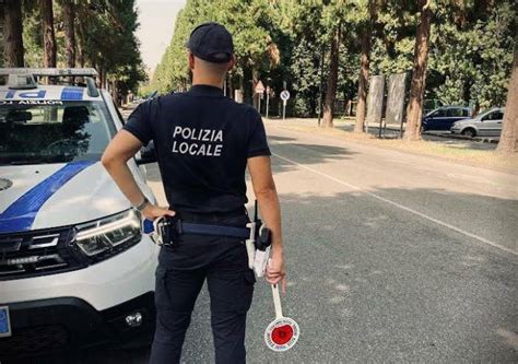 Carpi Guida Senza Patente E Fugge Dopo L Incidente La Provincia