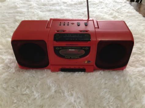 SOUNDESIGN PORTABLE AM FM Stereo Radio Cassette Player Recorder Red