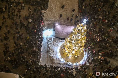 Na Rynku Głównym rozbłysła choinka Magiczny Kraków