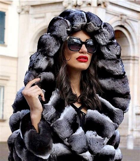 Pin By Ron Vit On Fur Site 401 Chinchilla Fur Chinchilla Fur Coat