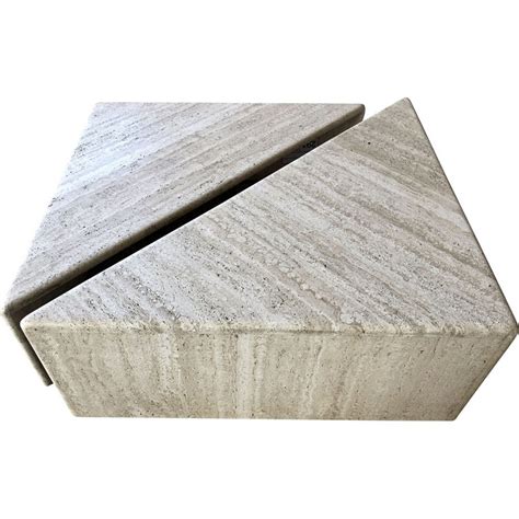 Paire De Tables Basses Vintage Triangulaires En Travertine Italie