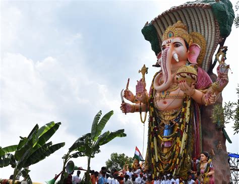 Ganesh Visarjan images of Lalbaugcha Raja and Khairatabad Ganesh – Newsfolo