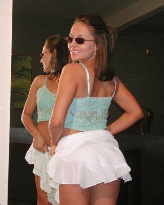 Lifts Up Her Skirt Porn Pics PICTOA