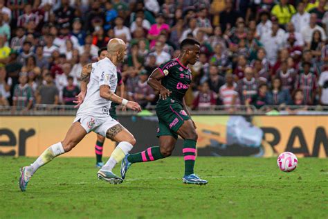 Fluminense E Corinthians Possuem O Retrospecto Recente Equilibrado