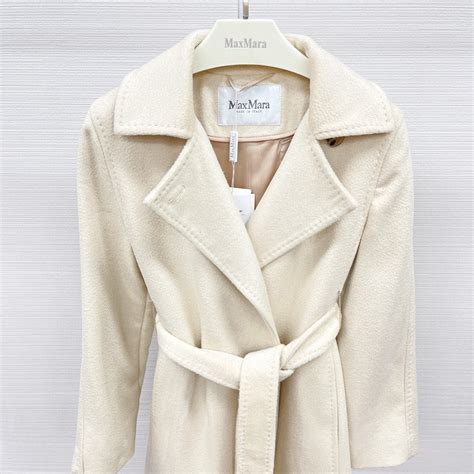 Manuela Icon Coat Light Edition White For Women Fernize