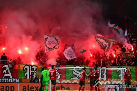 Dfb Urteil Pyroshow Kostet Dem Fc Augsburg Eine Hohe Strafe Presse