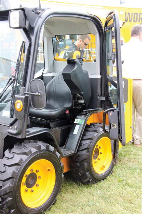 JCB uses single loader boom - Grainews