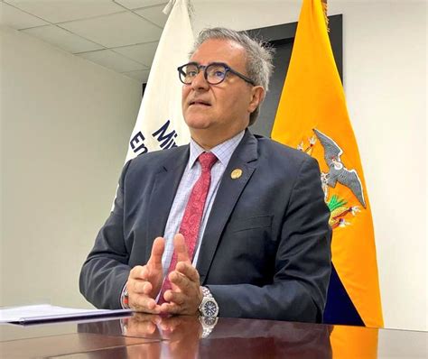 Ecuador depende de la contratación de dos a tres barcazas más para