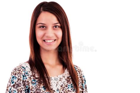 Deux Adolescentes Attirantes De Sourire Blondes Et Brune Pose Image