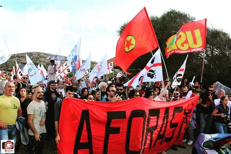 Sardegna In Piazza A Cagliari Contro Loccupazione Militare