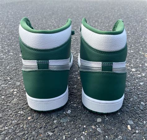 11月26日海外発売Air Jordan 1 High OG Gorge Greenグリーンとメタリックシルバーのアクセントが映える新色