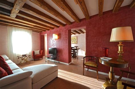 Venice accommodation canal view | Truly Venice Apartments