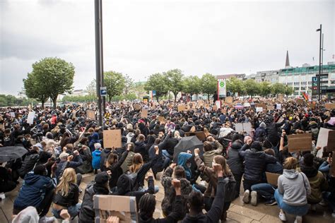 Proteste Gegen Polizeigewalt Und Rassismus Stell Dir Vor Es Gehen Zu