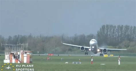 Watch Plane Forced To Abort Landing At Dublin Airport During Storm