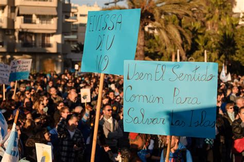 Un gran manifestación convocada por marea azul Baleares EL MUNDO