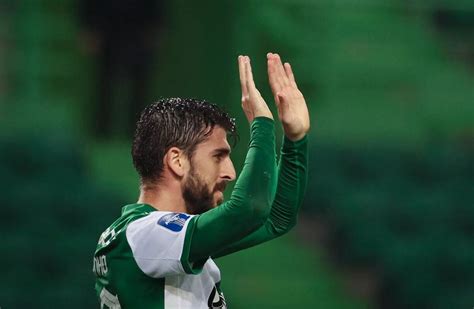 Sporting Mar Timo Le Es Nos Quartos Da Ta A Da Liga Hat Trick