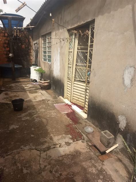 Pai é morto e filho de 3 anos baleado dentro de casa em Cuiabá e