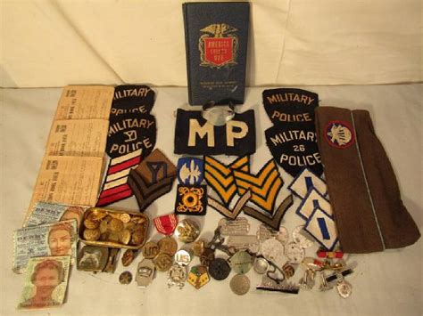 Lot Us Wwii Medals Patches Buttons Etc Apr 30 2017 Americana