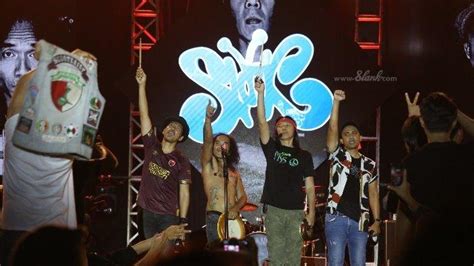 Konser Senyum Endemi Slank Di Pantai Barat Makassar Tribun Timur